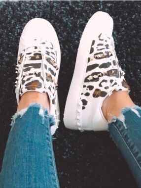 Valentino Garavani Rockstud Leopard Print Sneaker Womens 39.5/9.5
